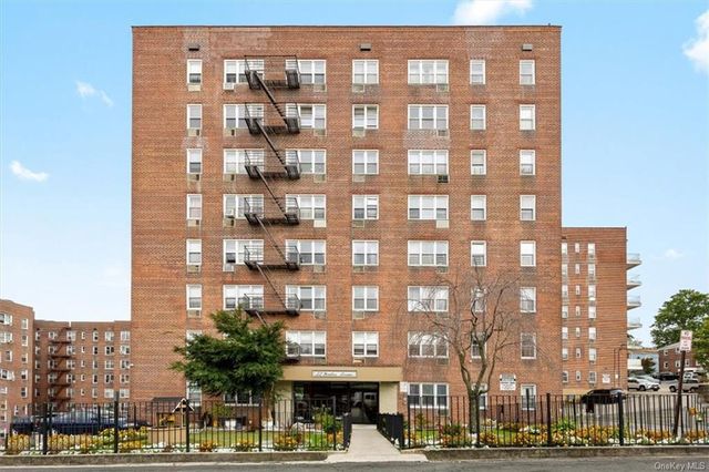 $235,000 | 52 Yonkers Terrace, Unit 1E | Wakefield Park