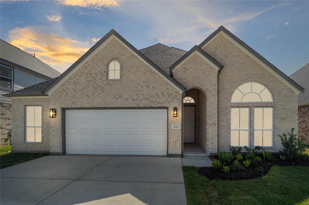 Welcome home to 3128 Red Buckeye Lane located in Barton Creek Ranch and zoned to Conroe ISD.