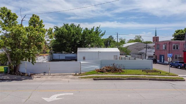 $179,900 | 427 West Main Street | Old Baytown