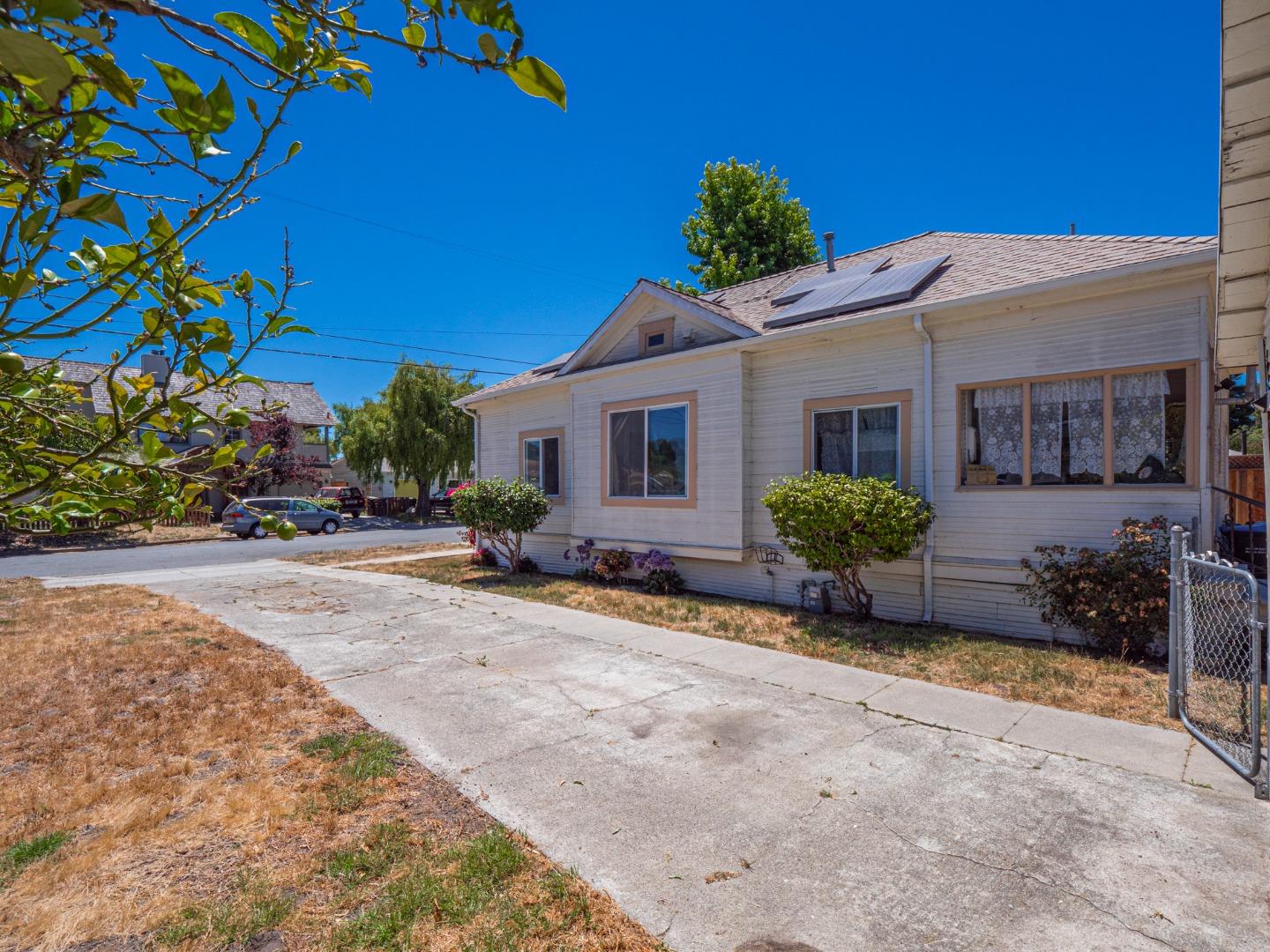 310 Walk Circle Santa Cruz CA 95060 Compass