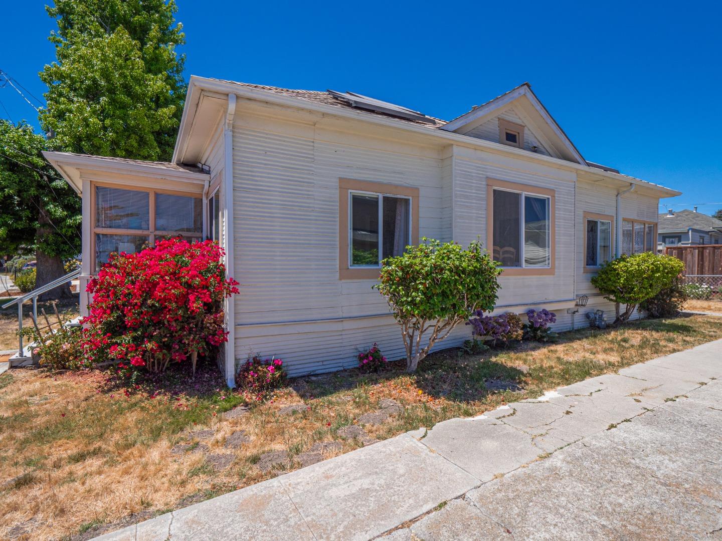 310 Walk Circle Santa Cruz CA 95060 Compass