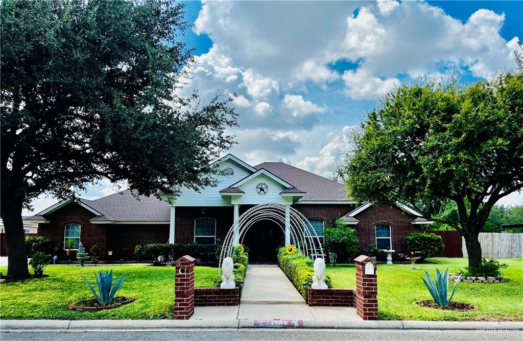 View of front of property featuring a front lawn