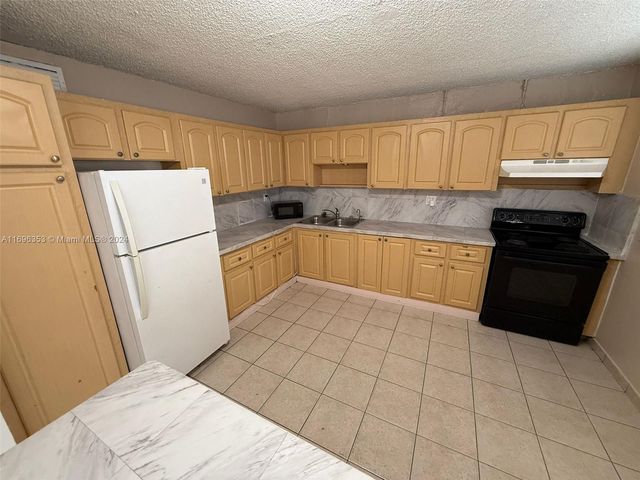 $2,150 | 1335 West 68th Street, Unit 206 | Hialeah