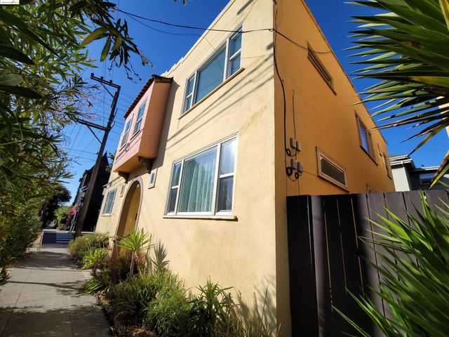 $645,000 | 1901 Parker Street, Unit 3 | Berkeley Bowl