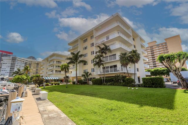 $399,000 | 126 Golden Isles Drive, Unit 32A | Golden Isles Towers