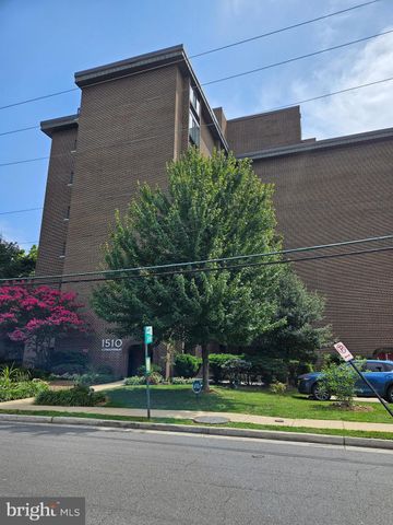 $2,100 | 1510 12th Street North, Unit 302 | Radnor-Fort Myer Heights