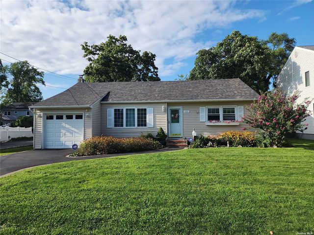 $629,000 | 305 George Street | West Islip