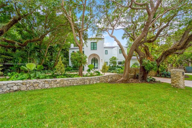 $10,400,000 | 4860 Hammock Lakes Drive | Coral Gables