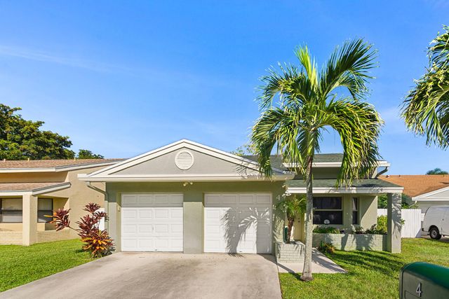 $450,000 | 4 Kyle Way | Boynton Lakes Plaza