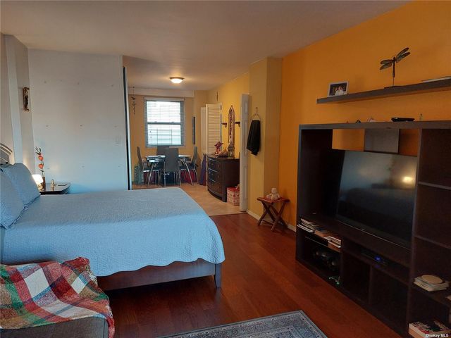 $1,800 | 61-15 97th Street, Unit 7G | Rego Park