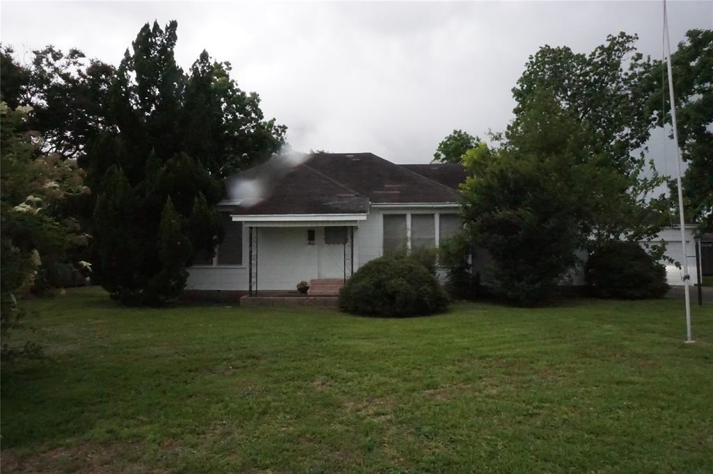 a view of an house with backyard space and garden