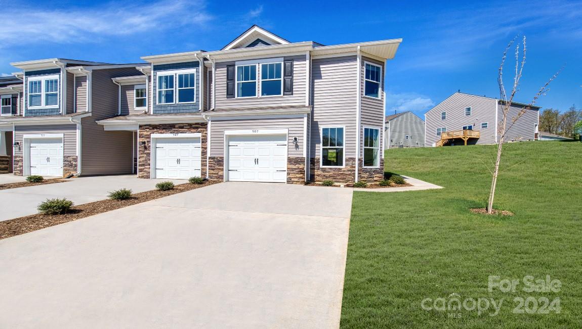 a front view of house with yard