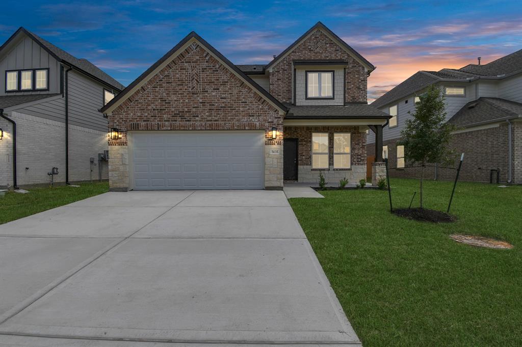 Welcome home to 5635 Silver Leaf Oak located in the gated community of Champions Oak and zoned to Klein ISD.