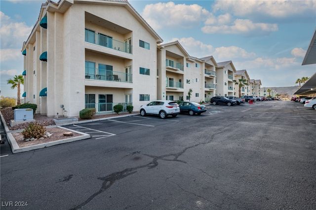 $189,900 | 3550 Bay Sands Drive, Unit 2076 | Downtown Laughlin