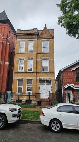 $569,000 | 1306 North Artesian Avenue | Wicker Park