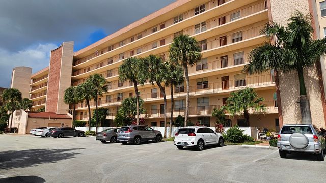 $249,000 | 14527 Bonaire Boulevard, Unit 306 | Villages of Oriole