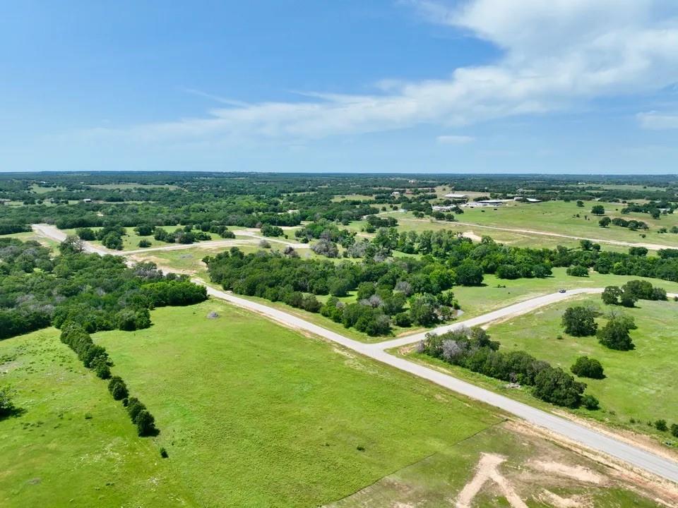 a view of a green field with lots of green space