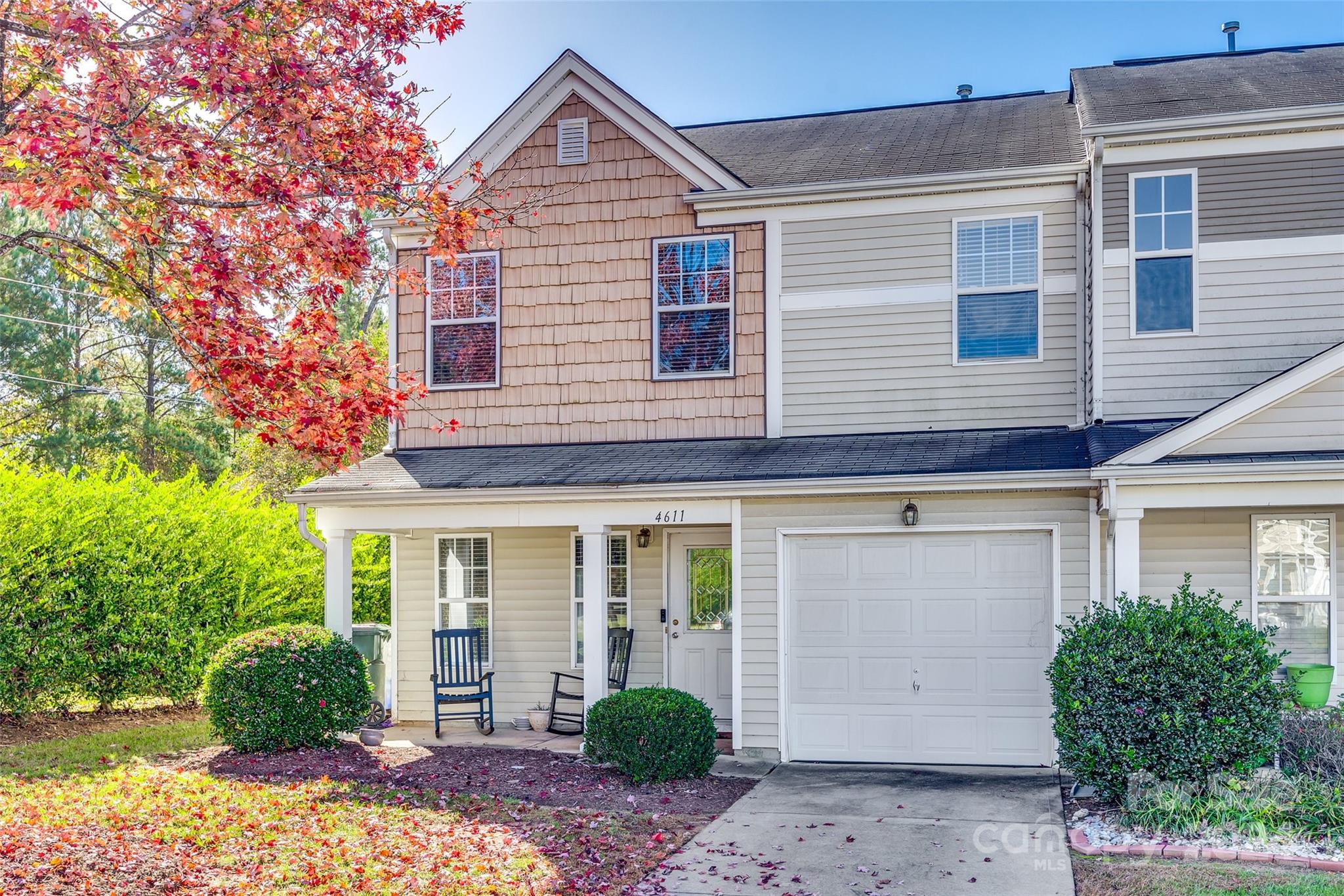 a view of a house with a yard