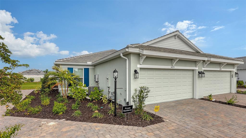 a front view of house with yard