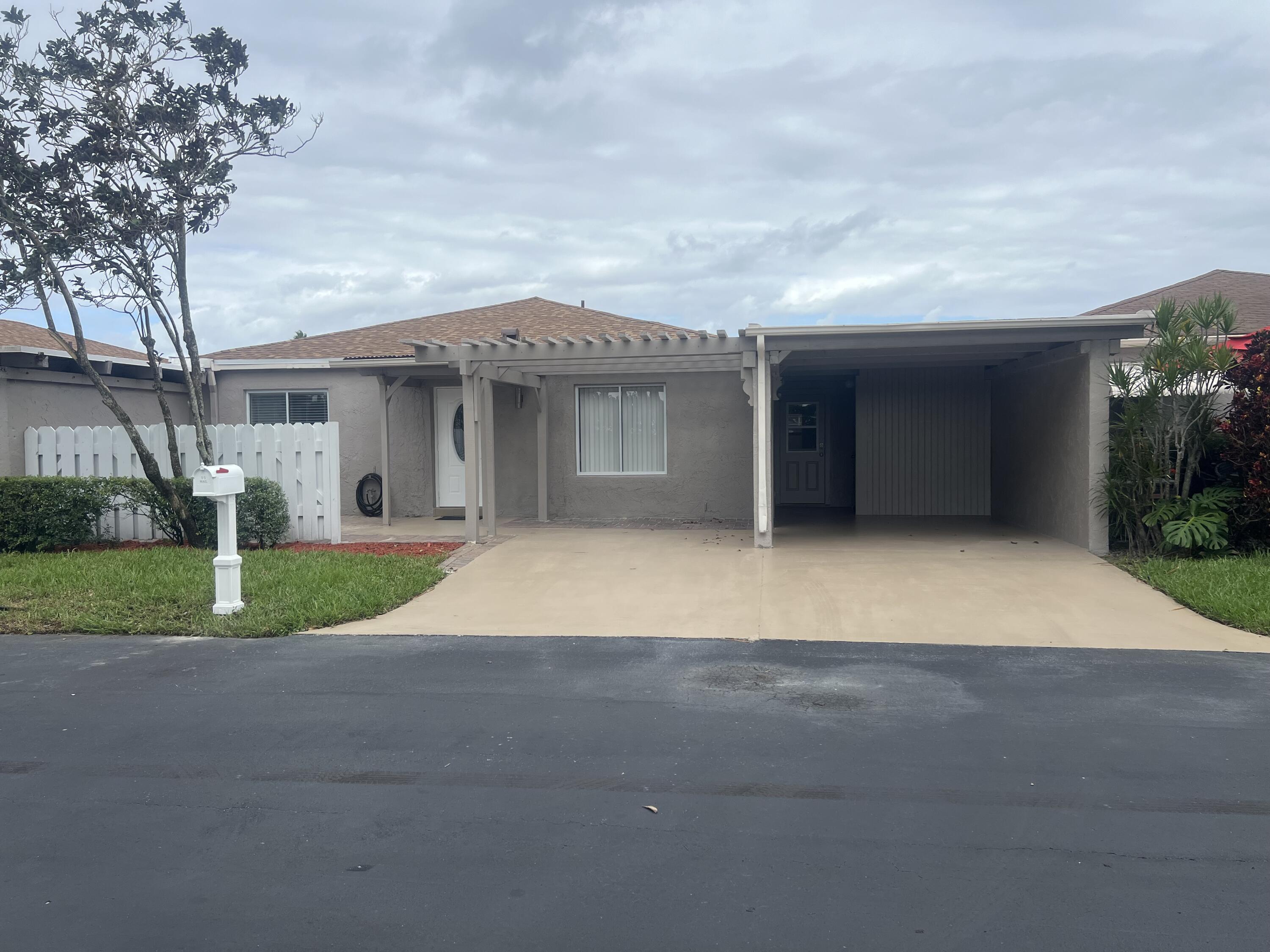 a front view of house with yard and garage