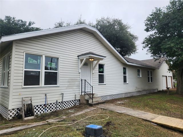 $224,900 | 123 West Welder Street | Sinton