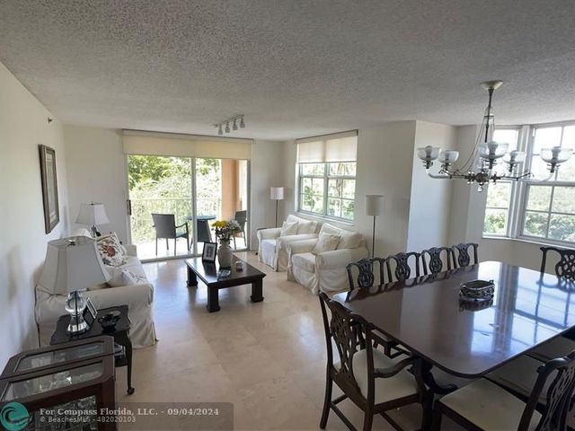 $579,000 | 19501 East Country Club Drive, Unit 9507 | Aventura