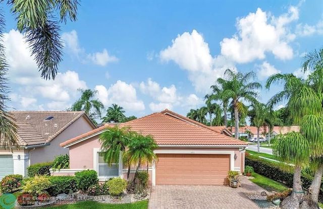 $475,000 | 9711 Harbour Lake Circle | Palm Isles