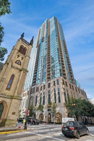 $1,174,900 | 21 East Huron Street, Unit 1404 | The Pinnacle