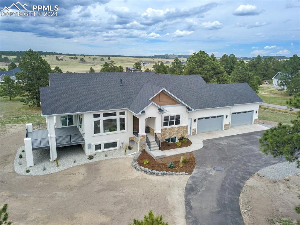 BEAUTIFUL HOME...BEAUTIFUL SETTING...BEAUTIFUL SKIES!