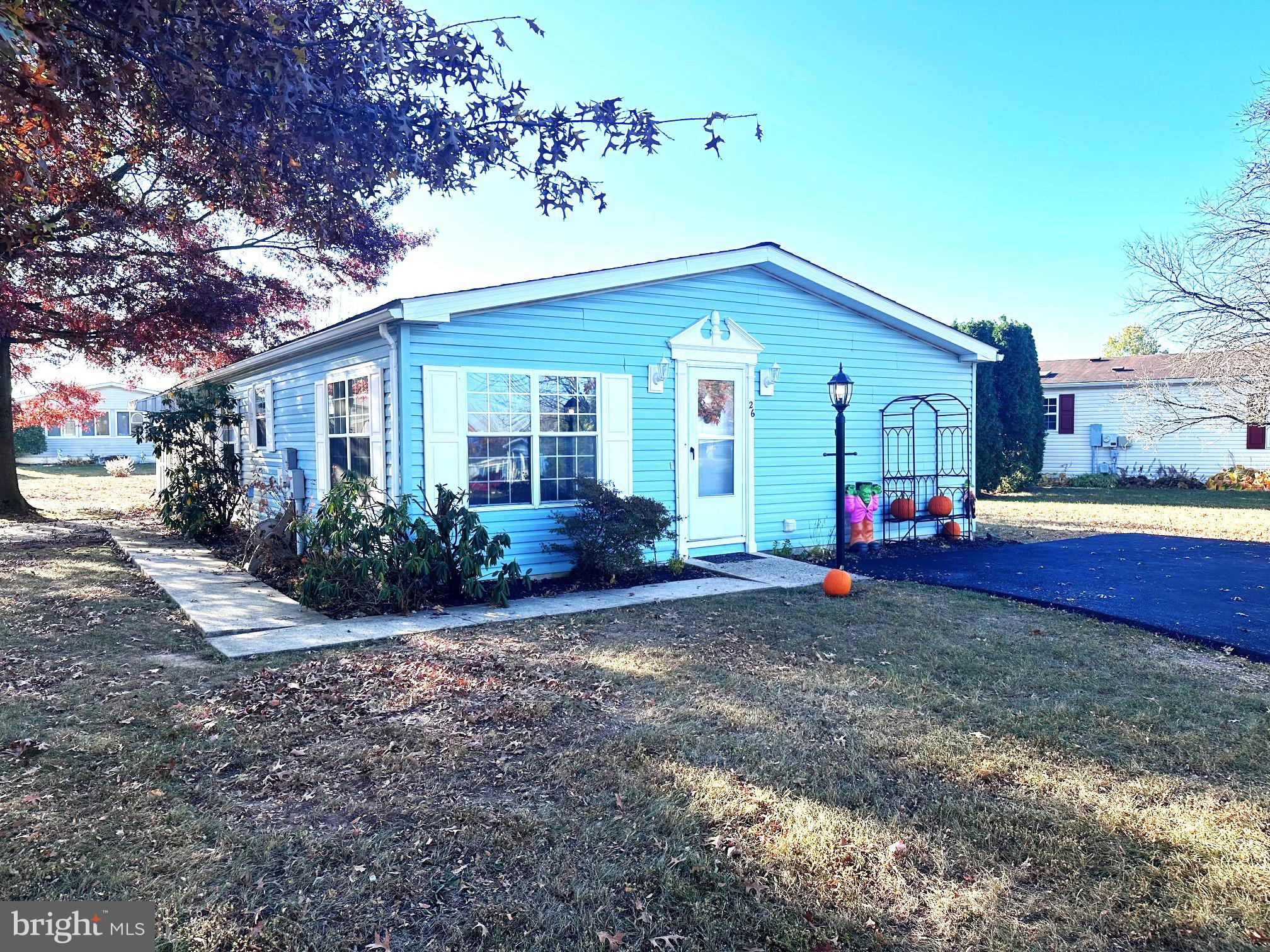 a view of a house with a yard and plants