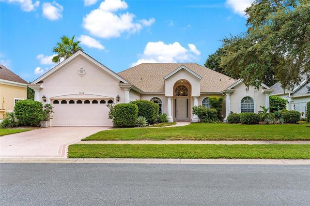 $519,500 | 1960 Edgewater Drive | Mount Dora