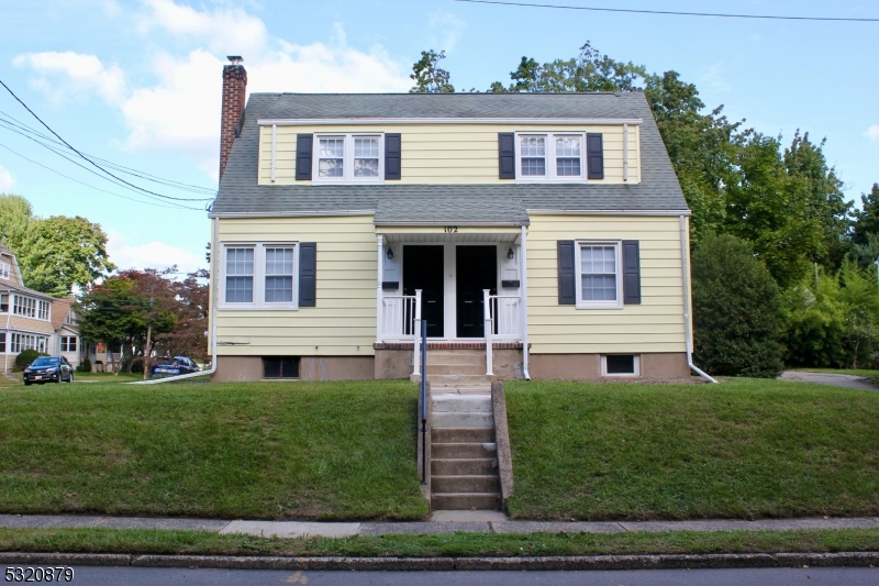 a view of a yard in front of a house