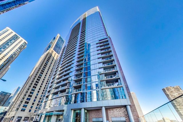 $399,500 | 450 East Waterside Drive, Unit 1405 | Near East Side