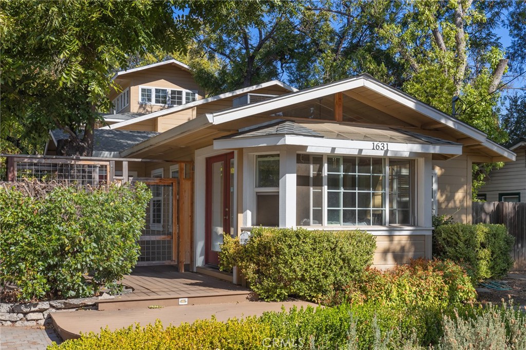 front view of house with a yard