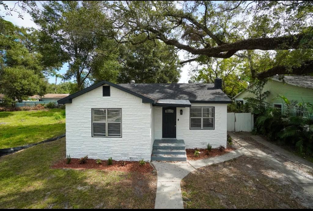 a view of a house with a yard