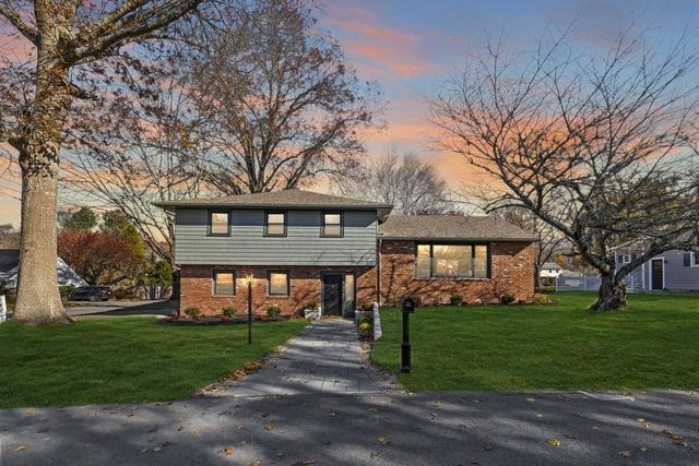 $799,900 | 20 Skyline Drive | Smith Mills