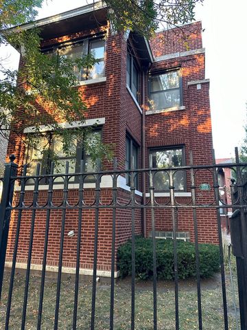 $179,500 | 4931 North Avers Avenue, Unit 1 | Albany Park