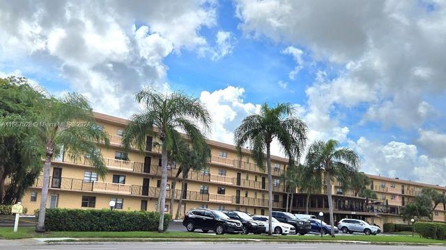 $2,350 | 9370 Southwest 8th Street, Unit 208 | Sandalfoot Cove