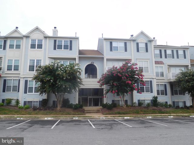 $2,400 | 9248 Cardinal Forest Lane, Unit 201 | Laurel Hill