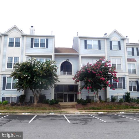 $2,400 | 9248 Cardinal Forest Lane, Unit 201 | Laurel Hill