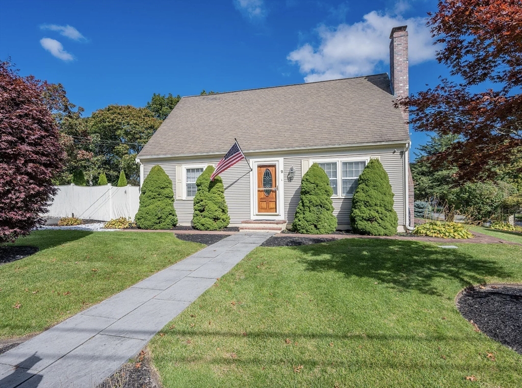 a view of a house with backyard and garden