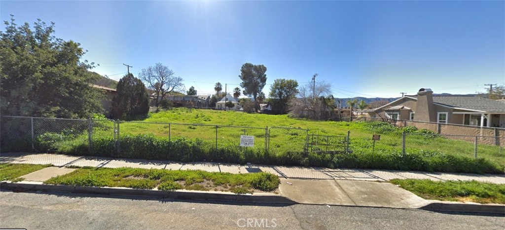 a view of a garden with a house