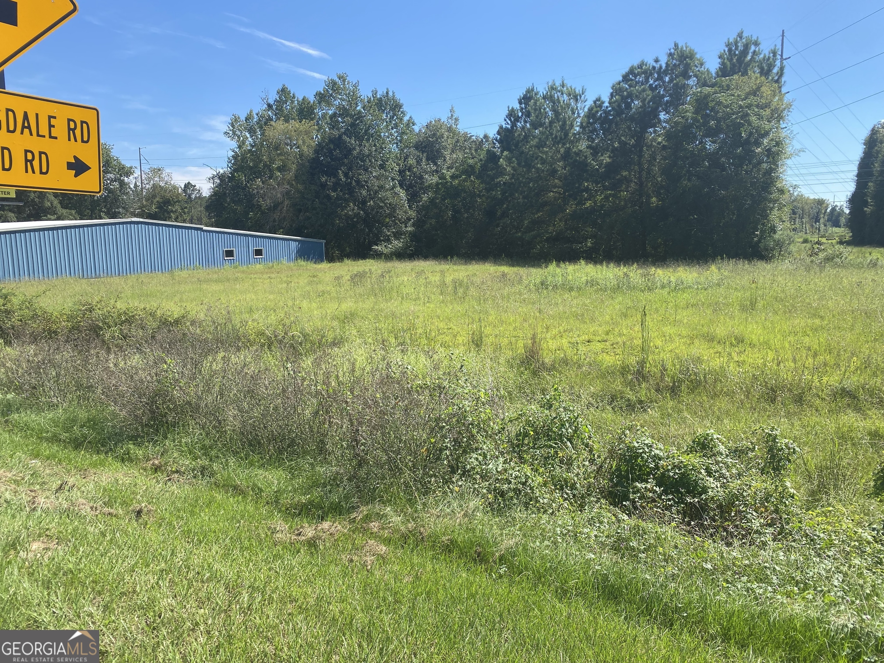 a view of an outdoor space and a yard