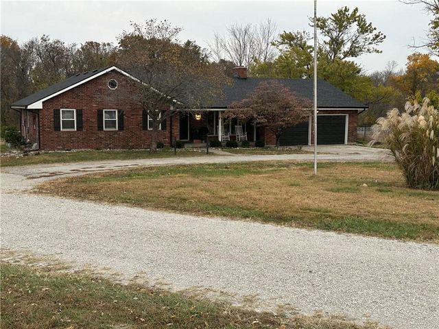 $650,000 | 10251 Southeast 240th Street | Jackson Township - Clinton County