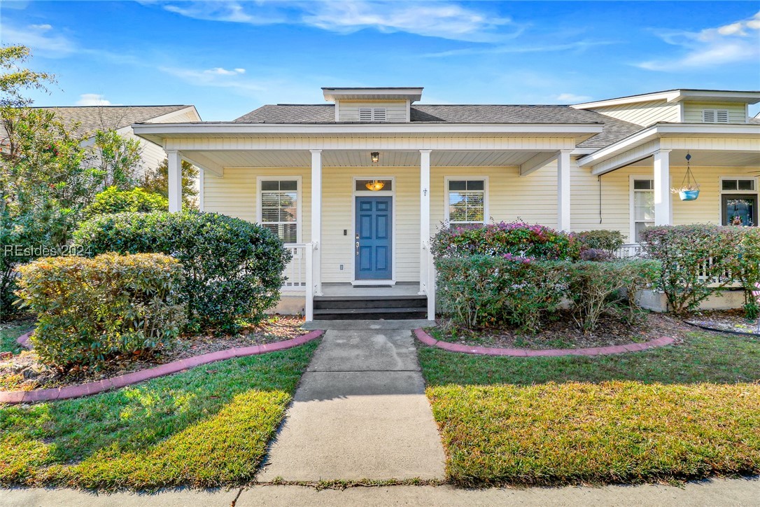 View of front facade with a porch and a front yard