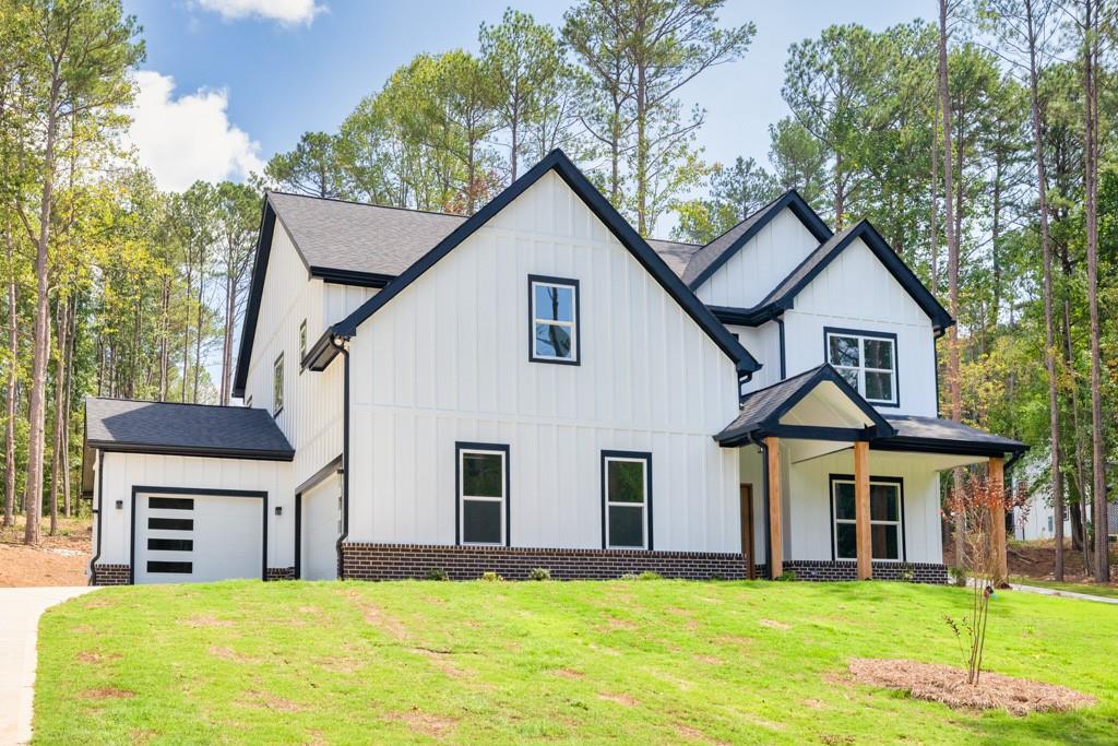 a view of a yard in front of house