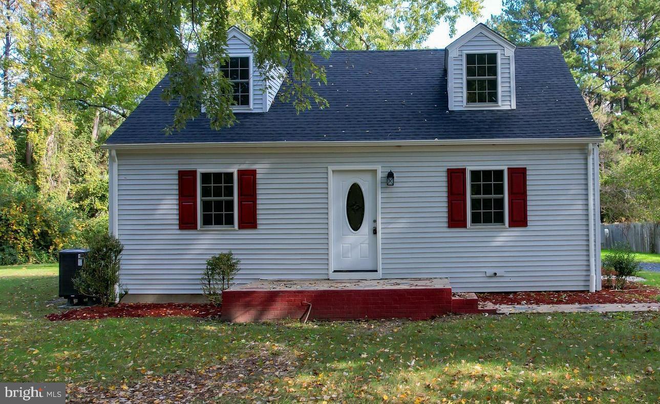 a front view of house with yard