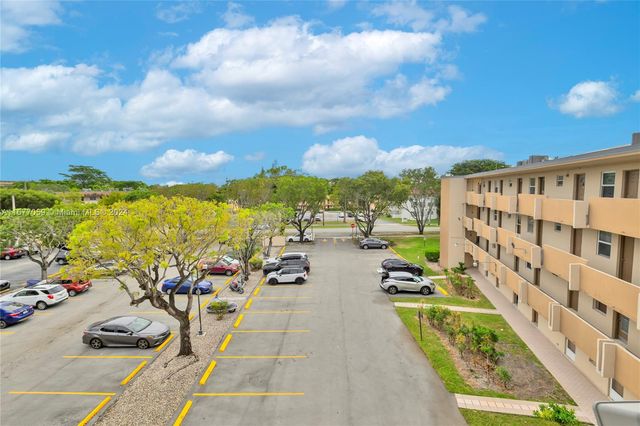 $1,998 | 1401 Northeast 191st Street, Unit D418 | Ojus