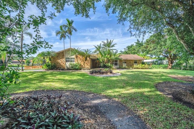 $899,000 | 4115 Southwest 111th Lane | Davie