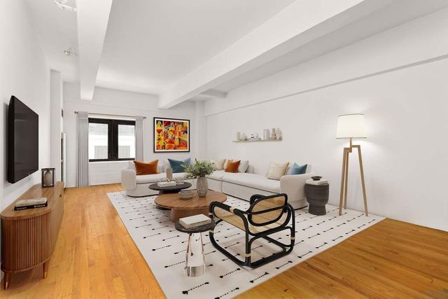 $985,000 | 135 West 70th Street, Unit 4M | Upper West Side